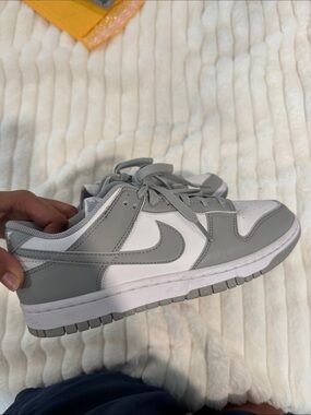 Nike Low-Top Sneakers in White & Gray